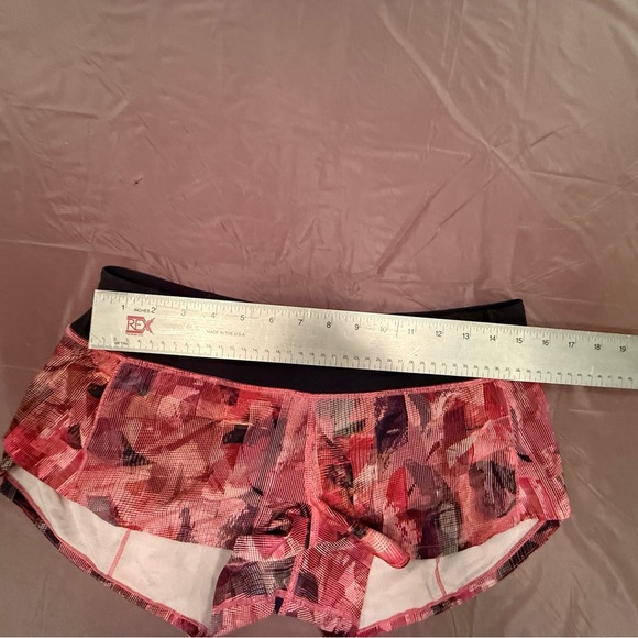 Lululemon Speed Up Low Rise Shorts 2.5” Inseam Pink/Black Size 6/Small MSRP $68 - Picture 9 of 13